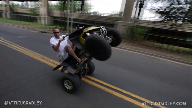 Violent choc entre un quad et une voiture