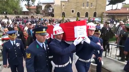 Şehidin ablası, kardeşini fotoğrafını öperek uğurladı