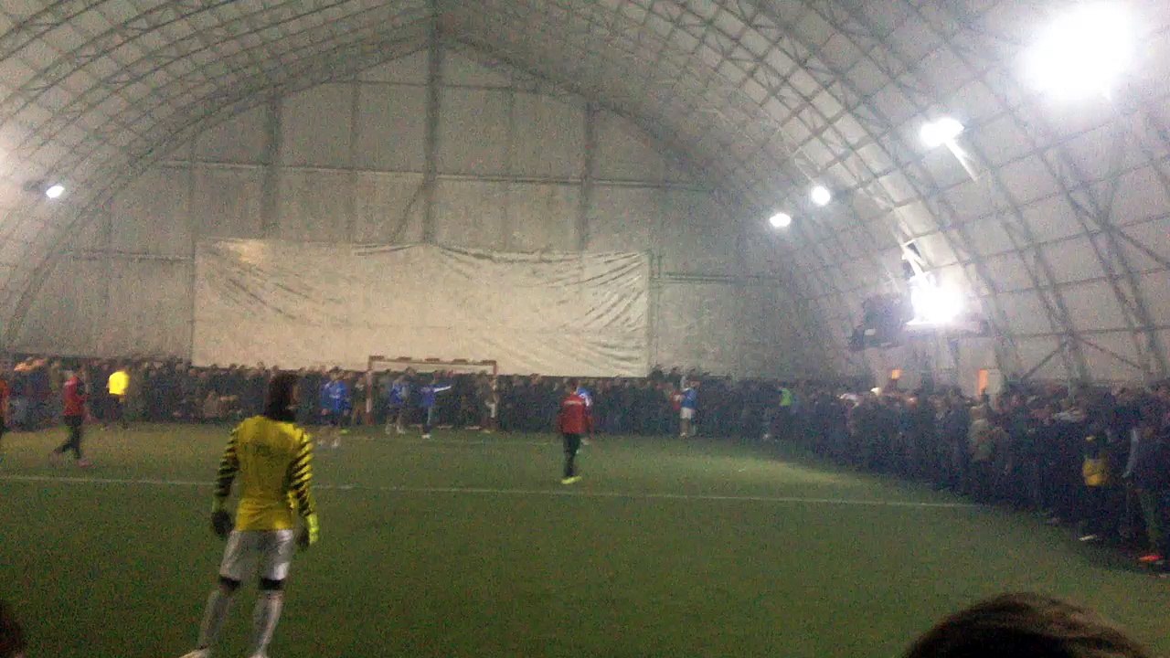 goalkeper playing