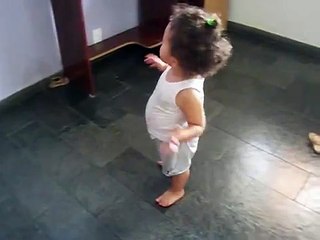 Amarillys curtindo a pulguinha na cueca do vovô
