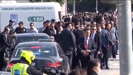 Patlama alanına gelen bakanlara pet şişeli protesto