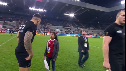 Sonny Bill Williams poses for photo with Tonga fan!