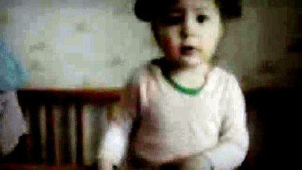 Девочку спраkшивают Как зовут маму-