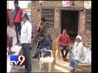 Uttar Pradesh : Youth lands up in jail after taking a selfie with DM - Tv9 Gujarati