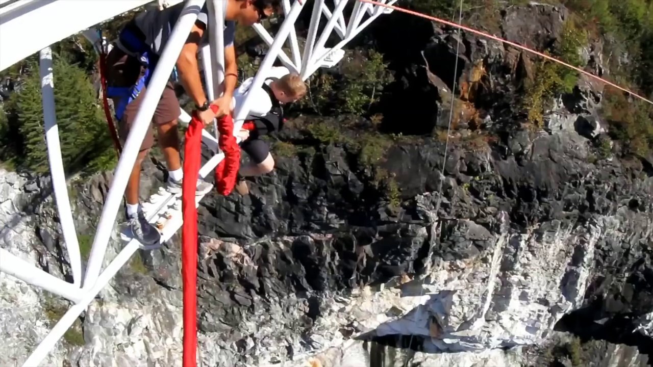 TOP FIVE BUNGEE JUMPS - PEOPLE ARE AWESOME