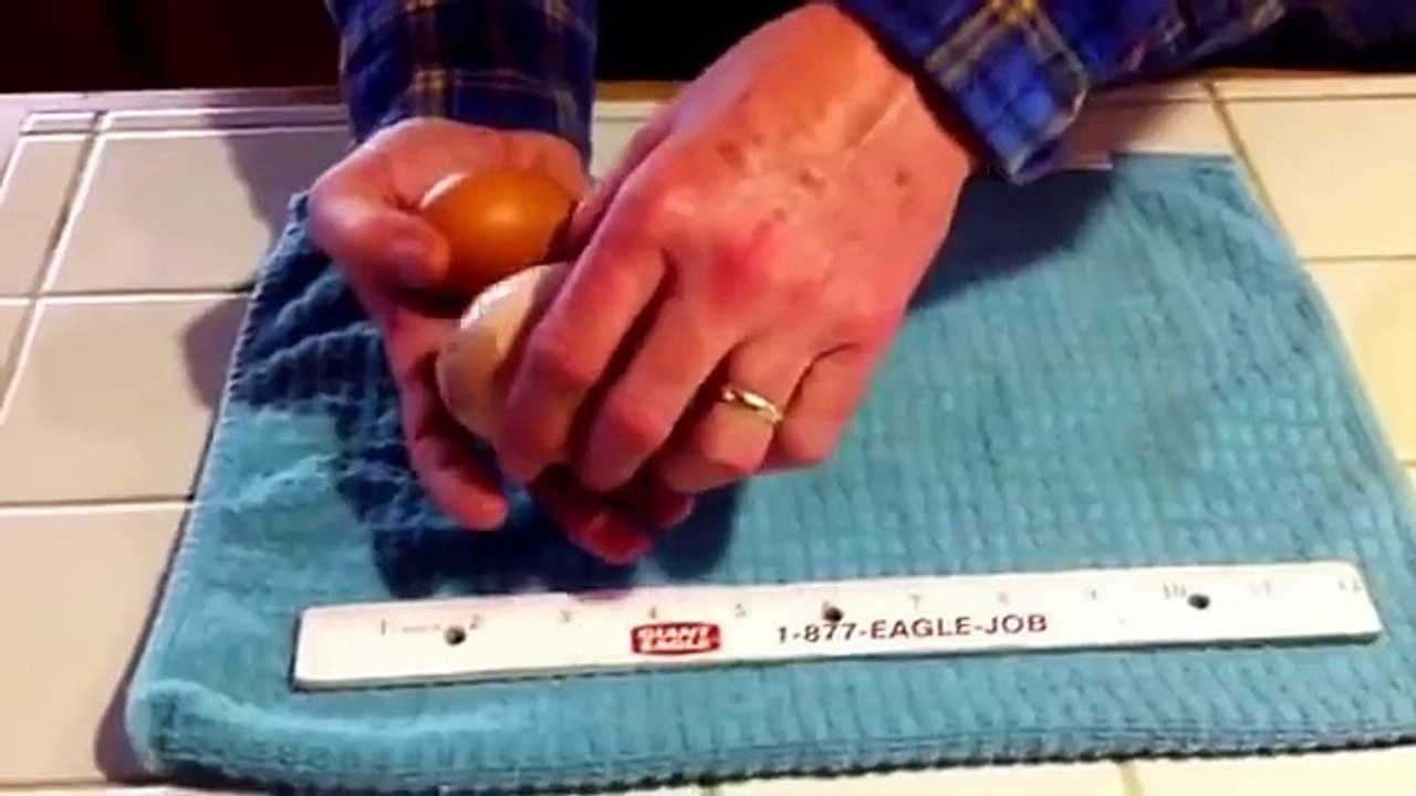 Trouver un oeuf dans un oeuf. Dingue....