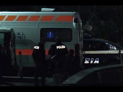 Napoli - Agguato mortale al Rione Don Guanella, 24enne sparato al volto (04.02.16)