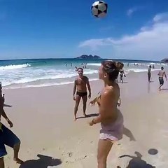 Chi è il palleggiatore migliore? L'abilità di questo cane ha lasciato tutti senza parole!