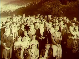 Песня из кф Тени исчезают в полдень Гляжу в озера синие