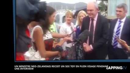 Un ministre néo-zélandais reçoit un sex toy en plein visage pendant une interview (vidéo)
