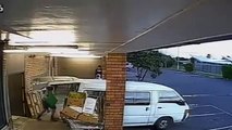 RAW: Gang of teenagers rob store in Auckland, New Zealand