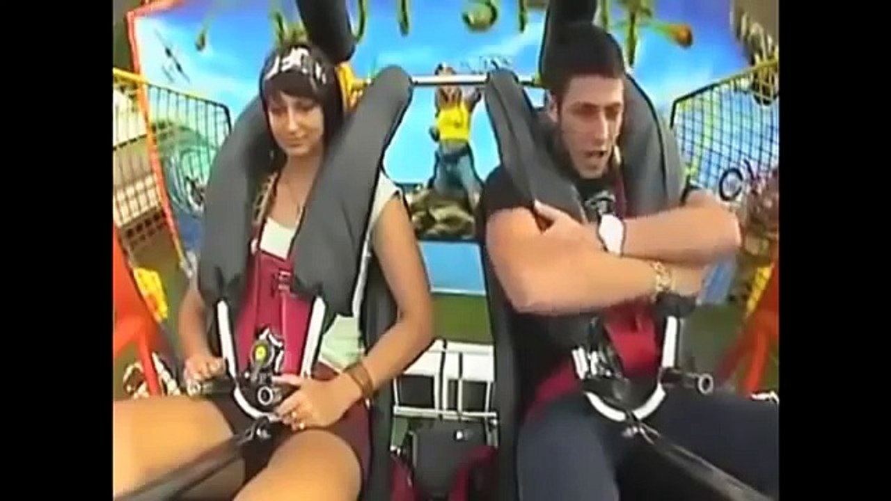 Мужик на аттракционе! СМЕШНО!  СМОТРИТЕ! Кричит как девка :D