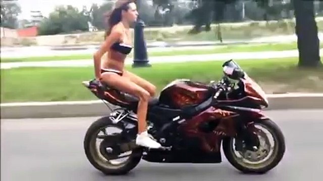 Прикол с девушкой на байке РОЛИК ВЗОРВАЛ ИНТЕРНЕТ! Супер хит!