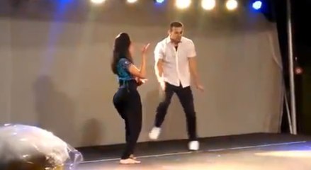 Beautiful Couple Best Dance Performance On Stage  | Munni Badnam Hui | HD