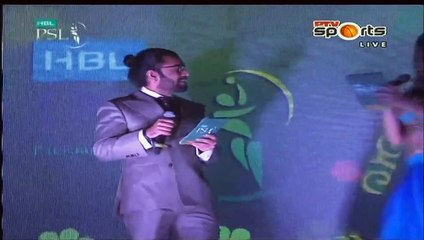 See What Happened When Female Host Of PSL praising Imran Khan & Shahid Afridi