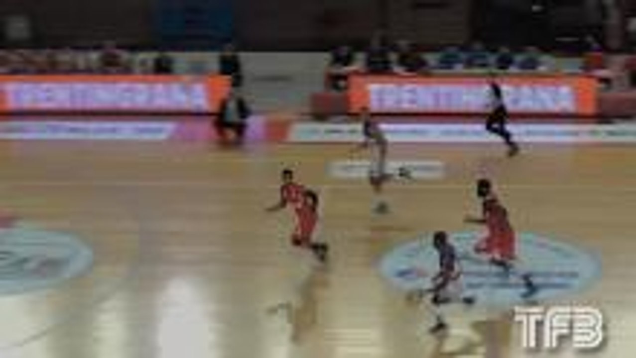 Italian Hooper Justin Hurtt Throws Down