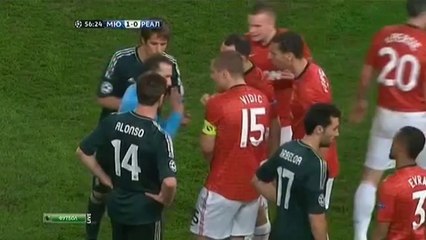 Manchester United Vs Real Madrid : le coup de pied kung fu de Nani sur Arbeloa