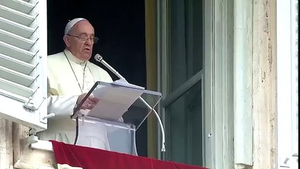 La gaffe involontaria di Papa Francesco: "In questo cazzo.."
