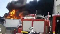 بالفيديو حريق هائل في مخزن للمحروقات وما حوله بقابس وانباء عن وفاة 3 اشخاص