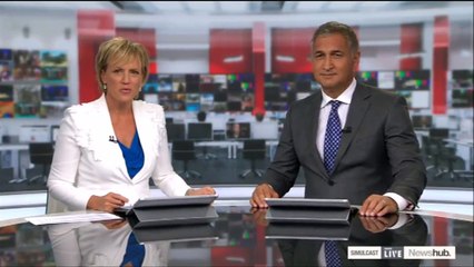 Un ministre néo-zélandais reçoit un sextoy en plein visage lors d'une interview - Regardez
