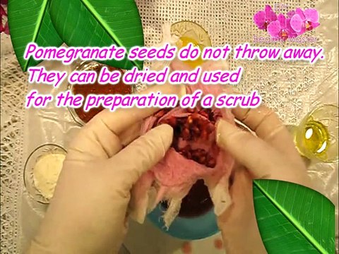 Anti-aging Natural Facial Mask for All Skin Types - Dry Paprika and Pomegranate Juice