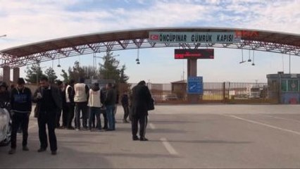 Kilis - Halep ve Azez'den Kaçan Binlerce Suriyeli, Sınırda Bekletiliyor