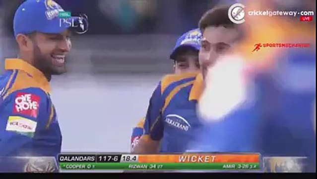 Watch the ‪HBL PSL‬'s first hat-trick by the golden-armed, golden-haired pacer Muhammad Aamir
