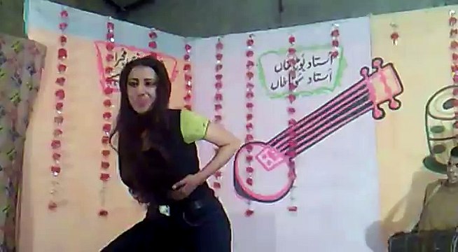 Lak 28 Kuri Da Pakistani girl mujra in private hotal || College girl mujra