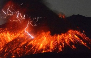 Japonya'daki Nükleer Santral Yakınlarındaki Yanardağda Şiddetli Patlama Oldu