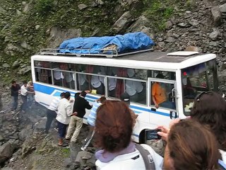 danger road nepal