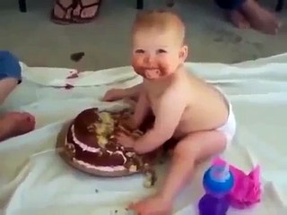 BEBÉ Y TARTA (360p)