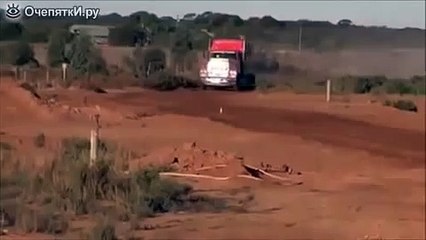 безумнейший прыжок на тягаче!