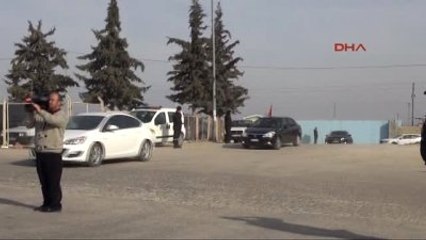 Kilis Halep ve Azez'den Kaçan Binlerce Suriyeli, Sınırda Bekletiliyor