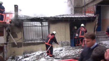 Suriyeli Ailenin Yaşadığı Metruk Binada Yangın 1'i Çocuk 2 Ölü