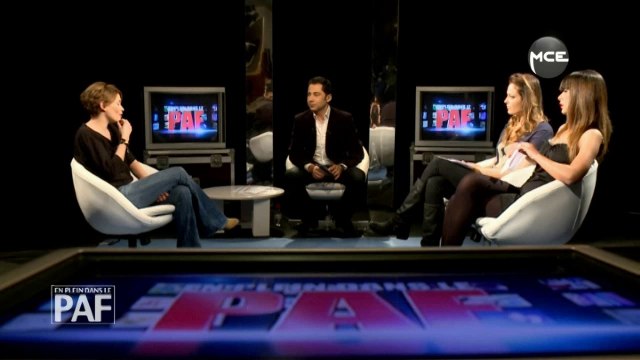 Voir et revoir la première de En plein dans le PAF avec Virginie De Clausade sur MCEReplay