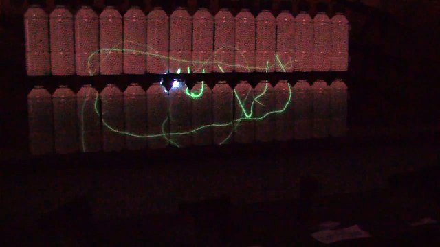 Effet mémoire sur des billes d'airsoft éclairées avec un laser