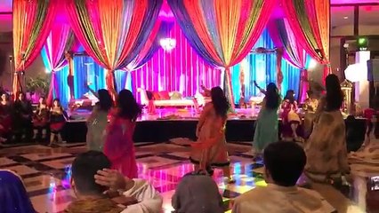 Download Video: Ambreens Mehndi Dance in wedding || College Girls Dance In Wedding || Girls Mujra Party