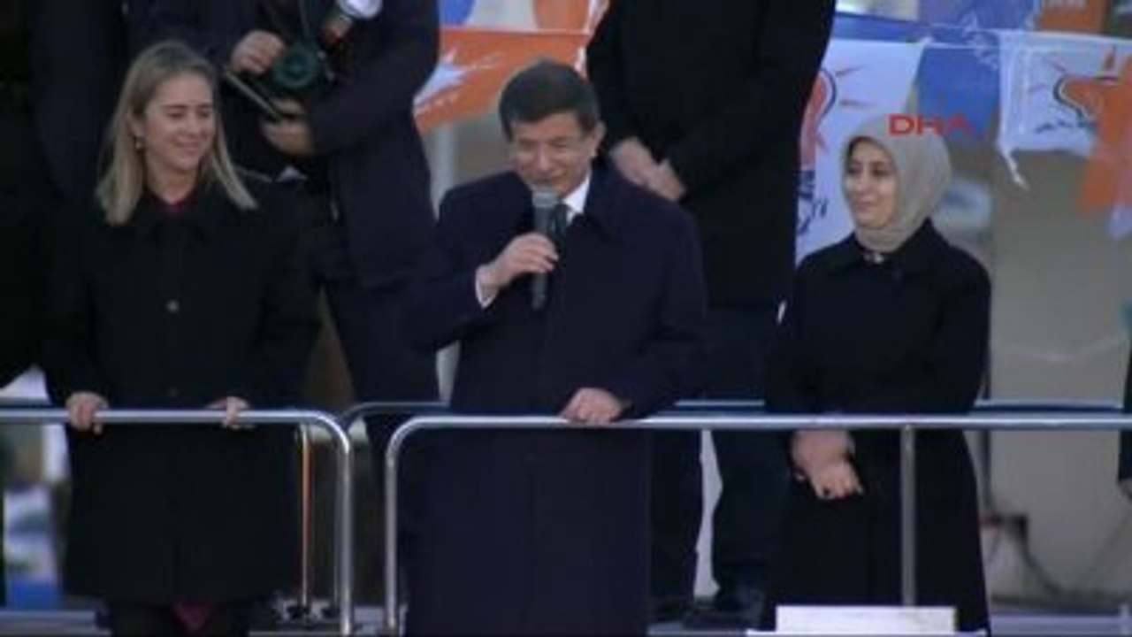 Midyat Başbakan Davutoğlu Midyat'ta Parti Otobüsünden Halka Seslendi