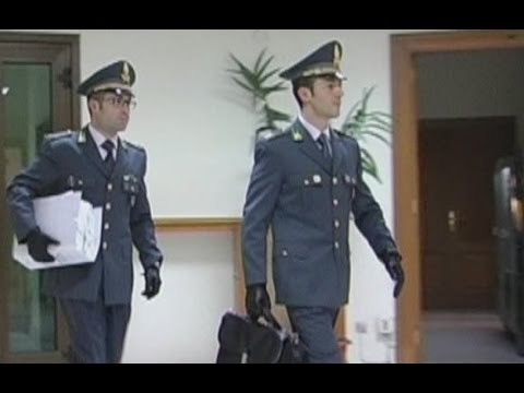 Napoli - Prestiti a nome di ignari pensionati, scoperta truffa alla Findomestic (05.02.16)