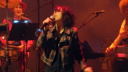 Adrienne Pauly "C'est Comme ça" [Rita Mitsouko]