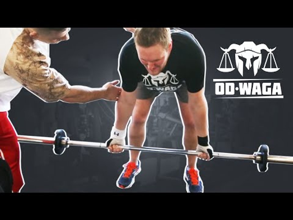 Jak poprawnie wykonać wiosłowanie sztangą z podchwytem