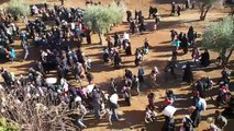 Syrians mass on Turkish border as regime advances