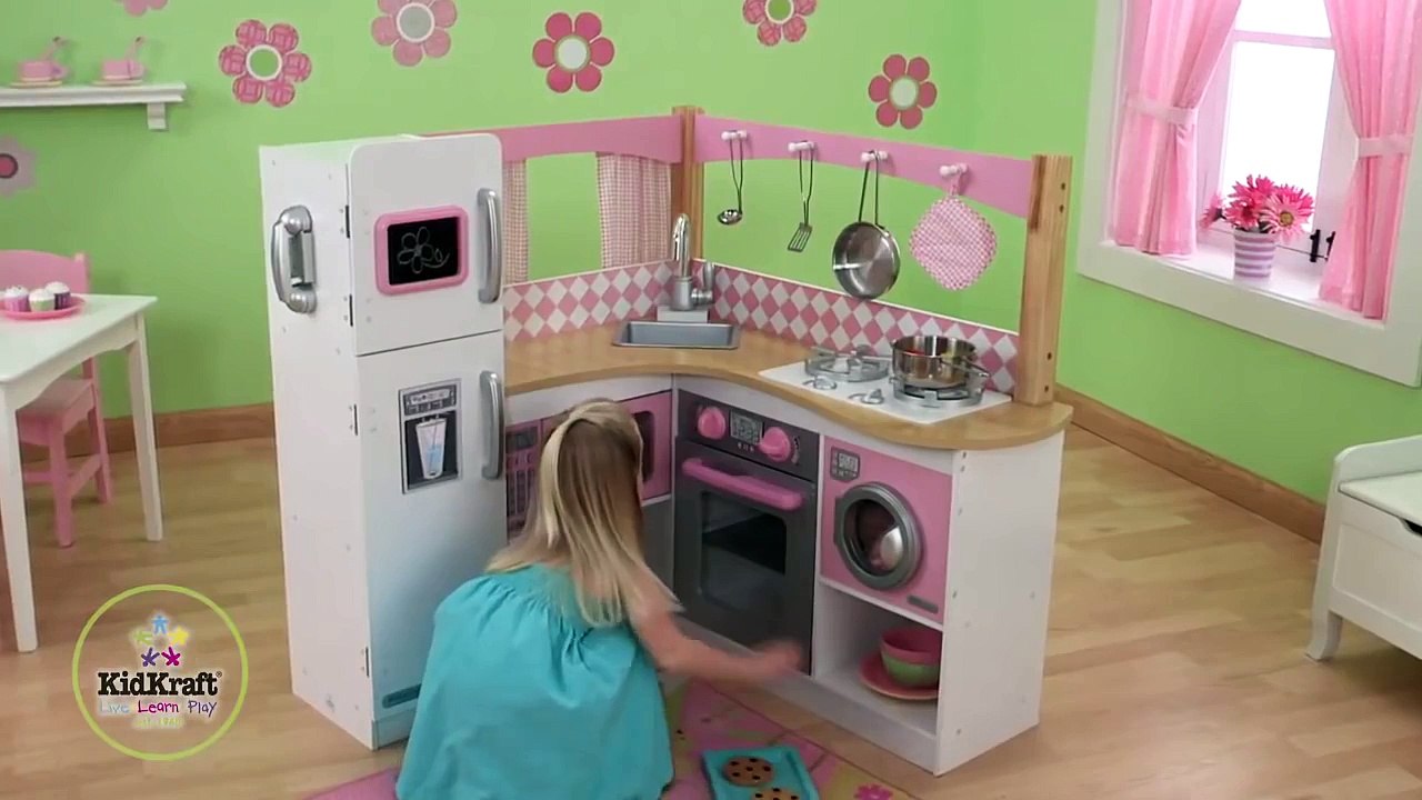 Teach Children To Pretend To Cook Meals & Bake With A KidKraft Play Kitchen