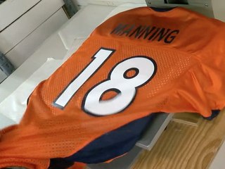 Colorado school district bans Peyton Manning jerseys