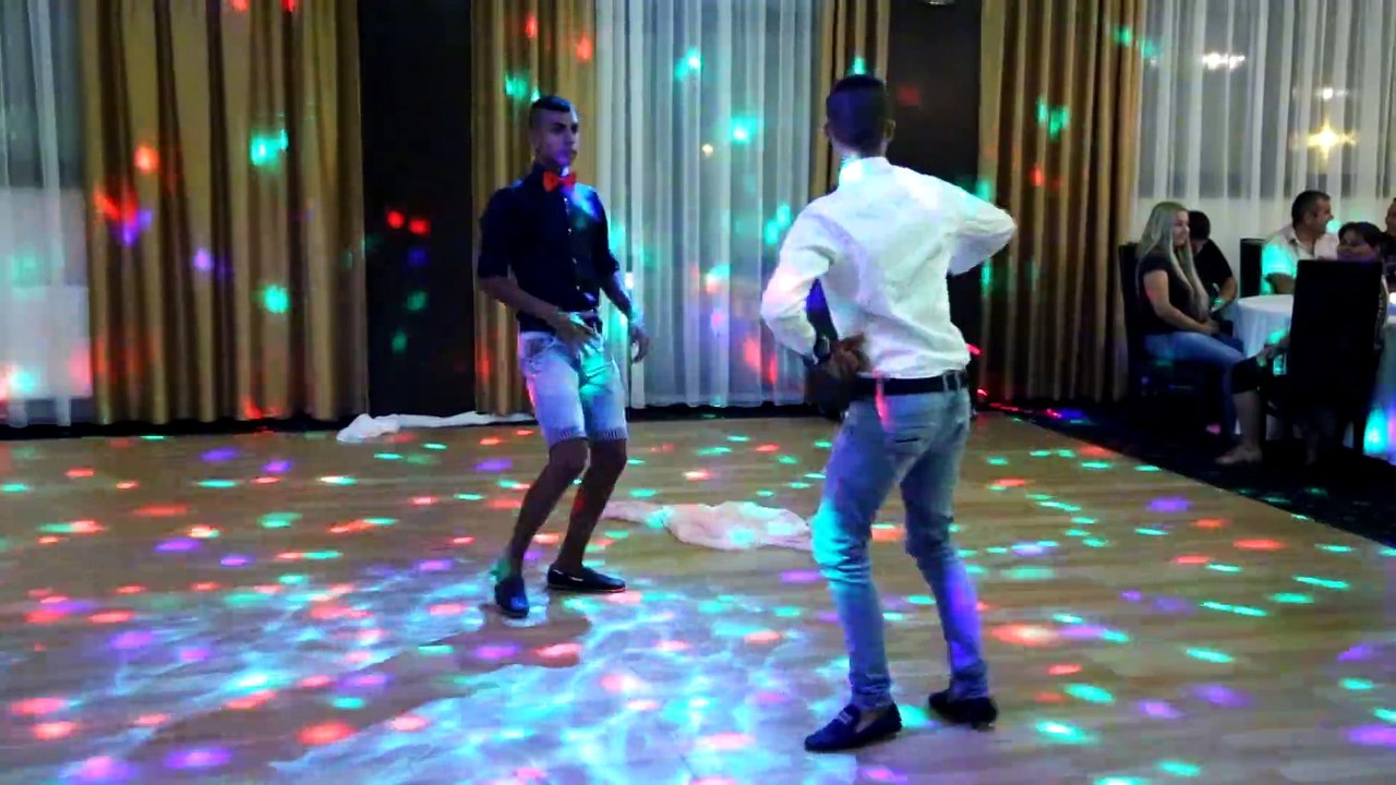 Super dans din buric oriental masculin ( Râs TV  )