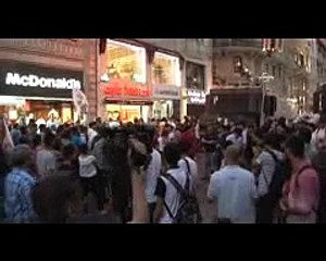 Taksim'de eylemci gruba polis müdahalesi
