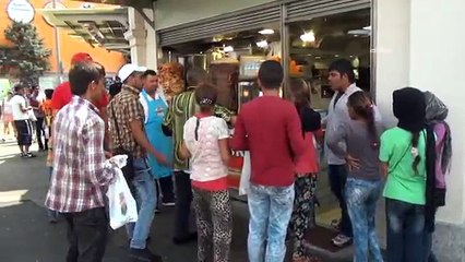 Suriyeli çocuklara döner ısmarladı ödemeyi yapmadan kaçtı