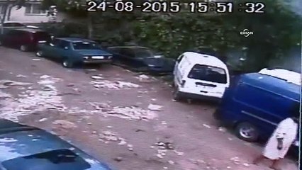 3 aracı yakıp kaçan tinerciler güvenlik kamerasında
