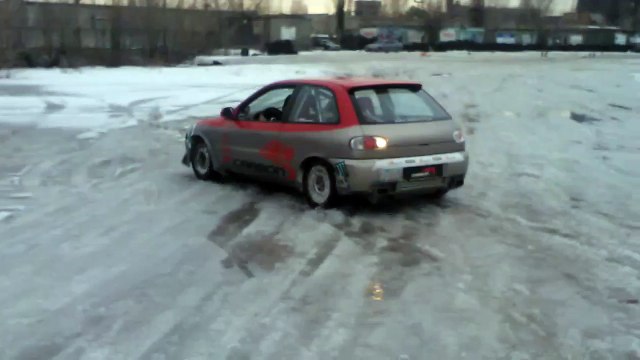 Оригинальный подарок на 8 марта для любимых женщин. Контраварийное и экстримальное вождение в Киеве.