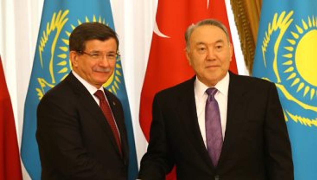 Başbakan Davutoğlu, Kazakistan Cumhurbaşkanı Nazarbayev ile Bir Araya Geldi